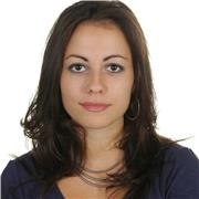 Laureata in chimica impartisce lezioni di chimica per studenti di liceo e università